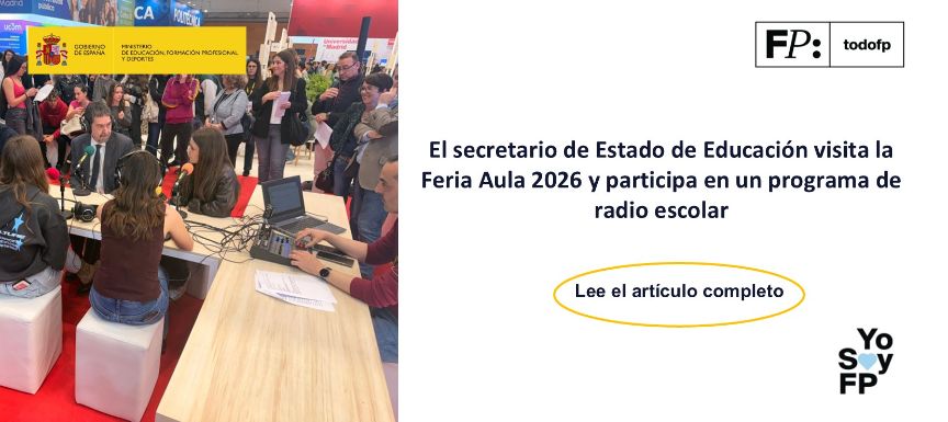 El secretario de Estado de Educación visita la Feria Aula 2026 y participa en un programa de radio escolar